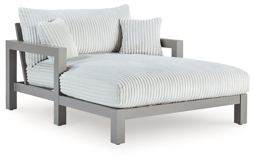 Hurley Park Chaise Lounge with Cushion